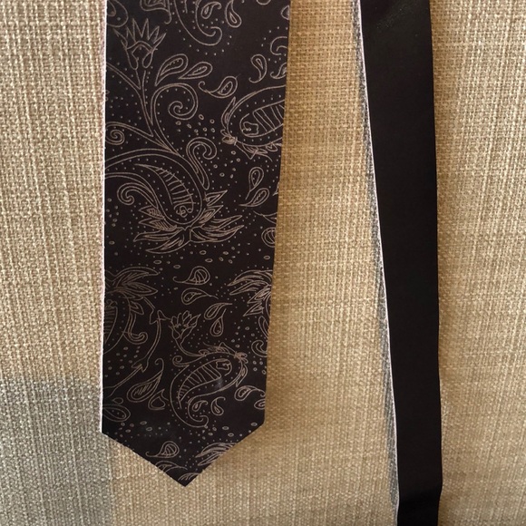 Leather hand tooled paisley tie - Picture 5 of 6